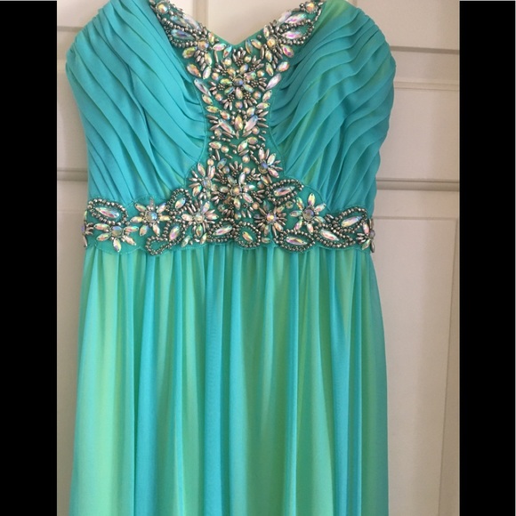 (NWT) strapless Jewel Prom/wedding Gown sz 5 - Picture 4 of 8